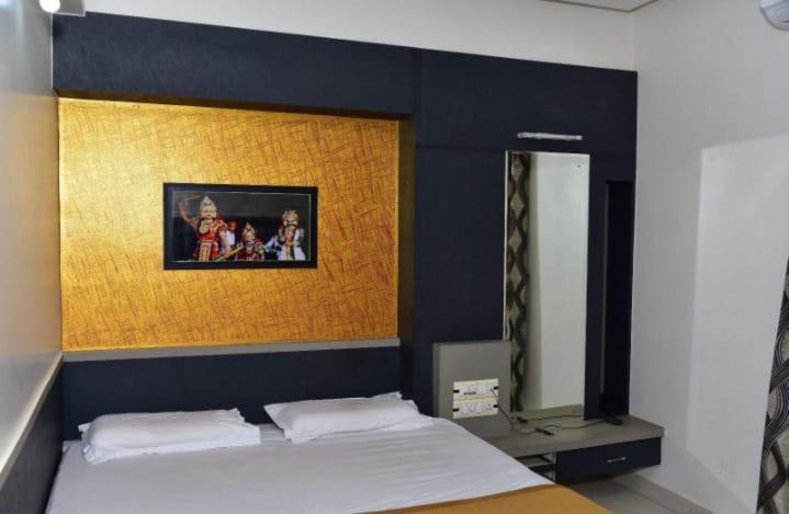 Iroomz Dwaraka Residency 贝拉里 外观 照片